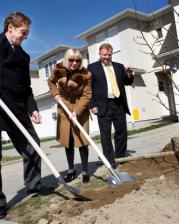 Niko Bulic prilikom sadnje drveca u sklopu stozera Volim Hrvatsku u Zapresicu 2012