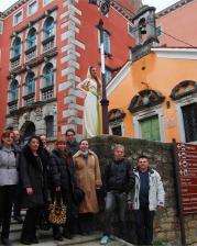 Studijska grupa novinara ispred Narodnog muzeja Labin