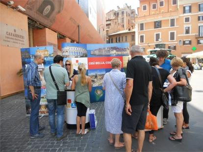 Piazza San Lorenzo in Lucina 